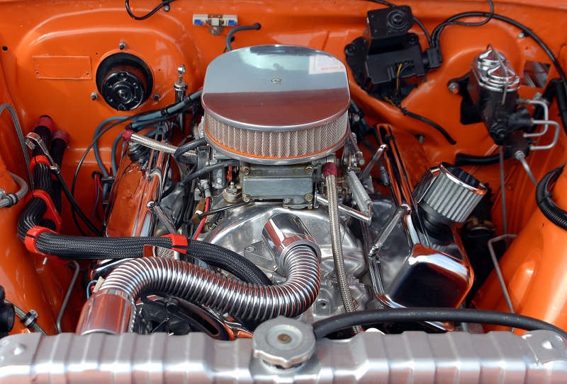 garagiste-VALDEROURE-min_car-engine-1738309